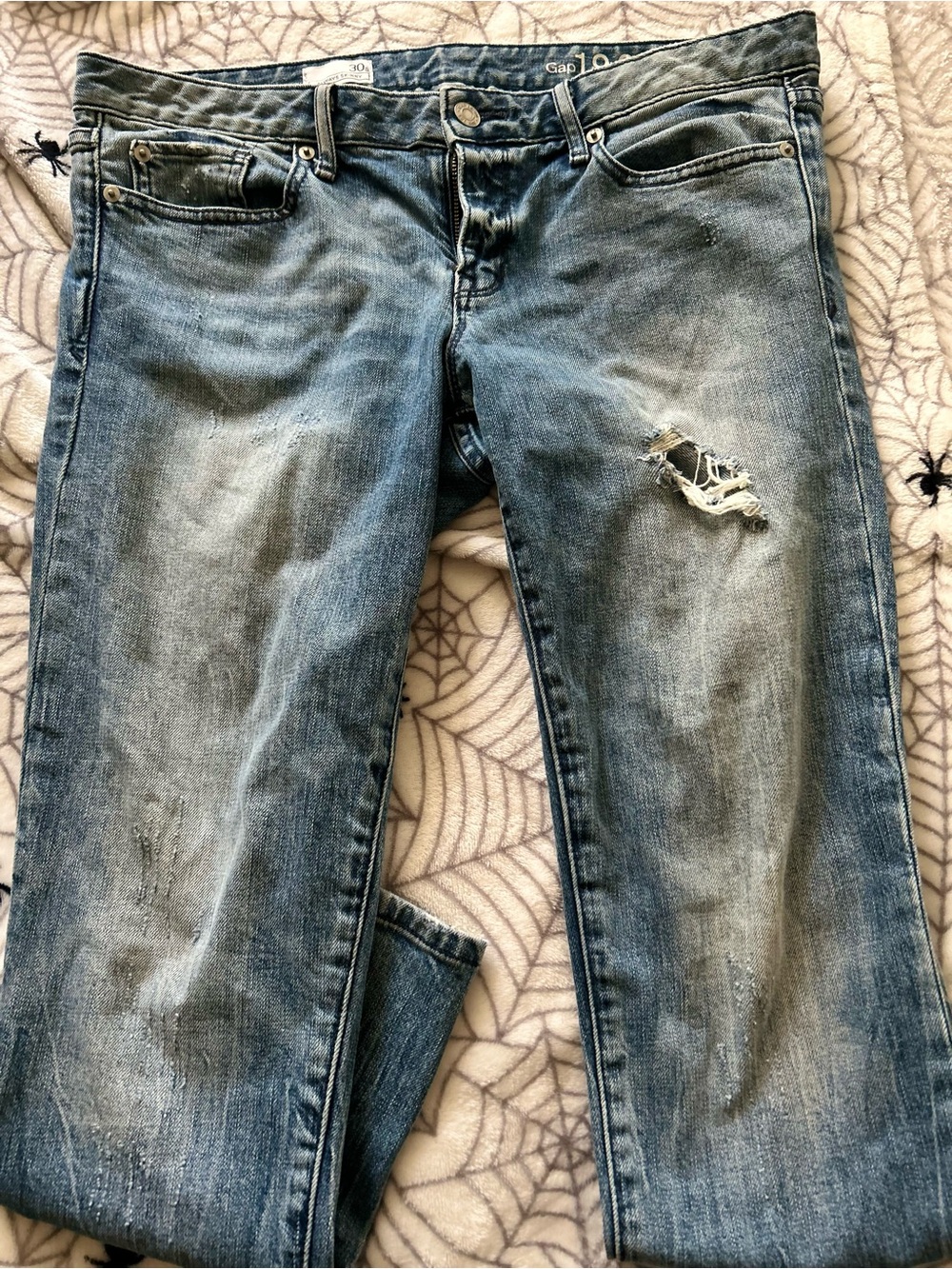 GAP Women’s Faded Blue Straight Leg Jeans with Distress
